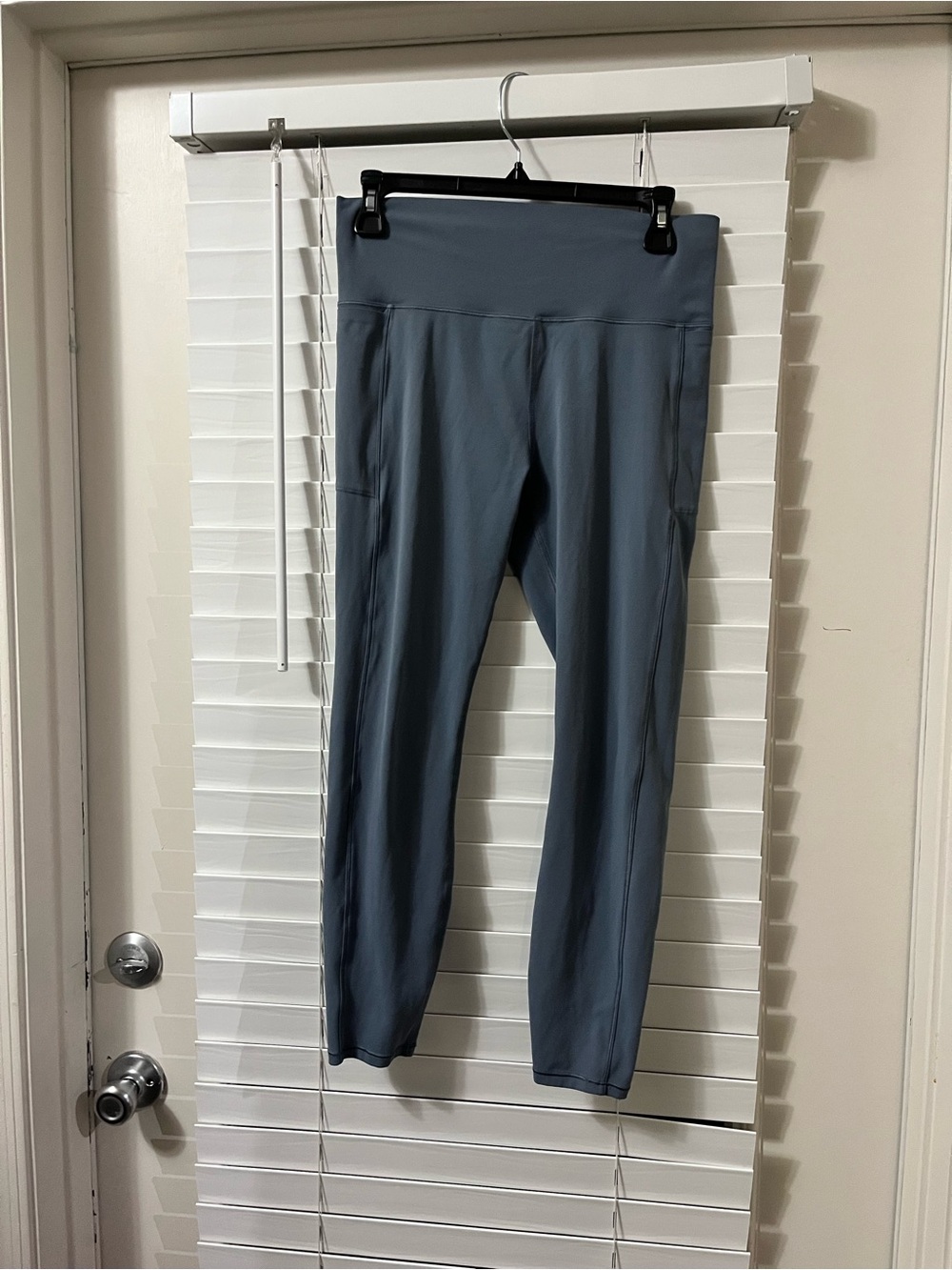 Vuori women Performance Leggings in Slate Blue